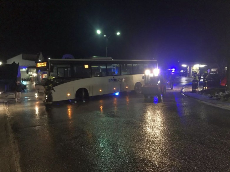 Verkehrsunfall PKW gegen Bus am 03.02.2021